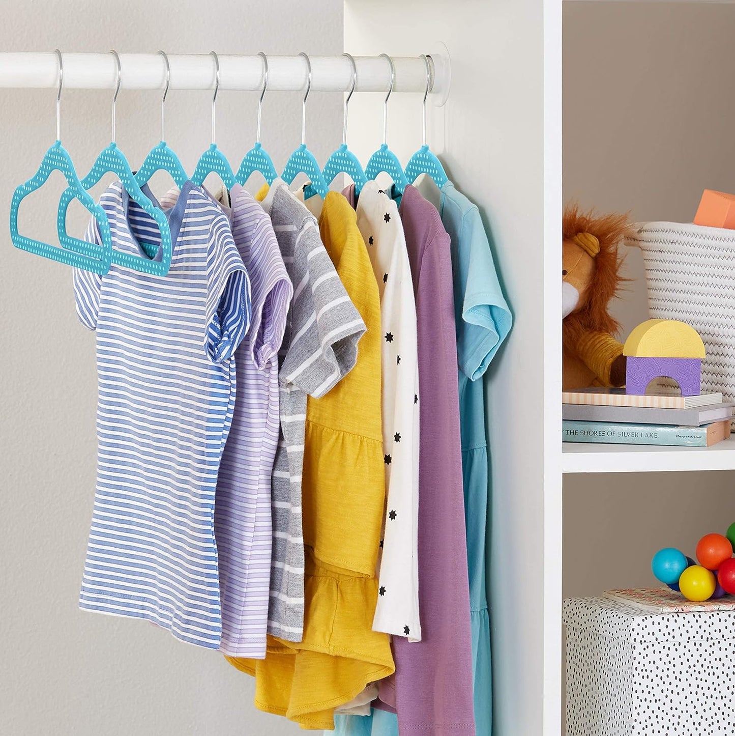 AmazonBasics Kids Velvet Hangers - 30-Pack, Blue Polka Dot(Plastic,30)