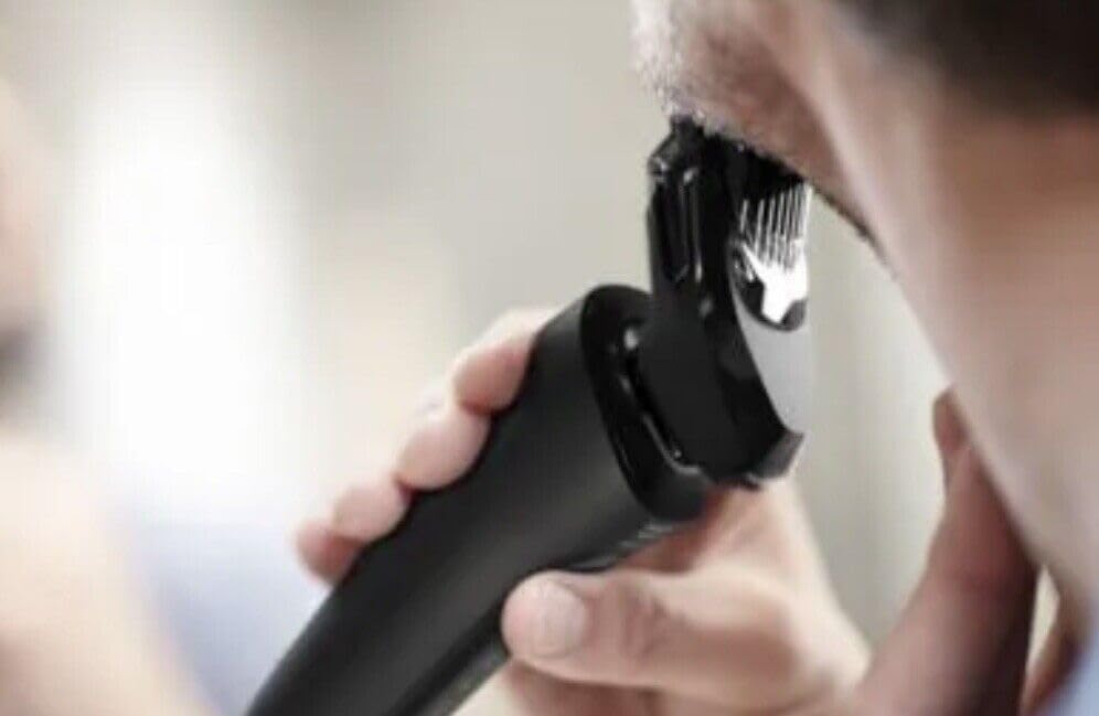 Philips Norelco Shaver 6800 with SenseIQ Technology, Series 6000