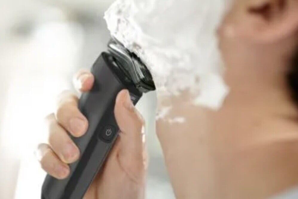 Philips Norelco Shaver 6800 with SenseIQ Technology, Series 6000