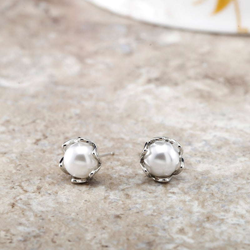 Flowered Pearl Stud Earrings